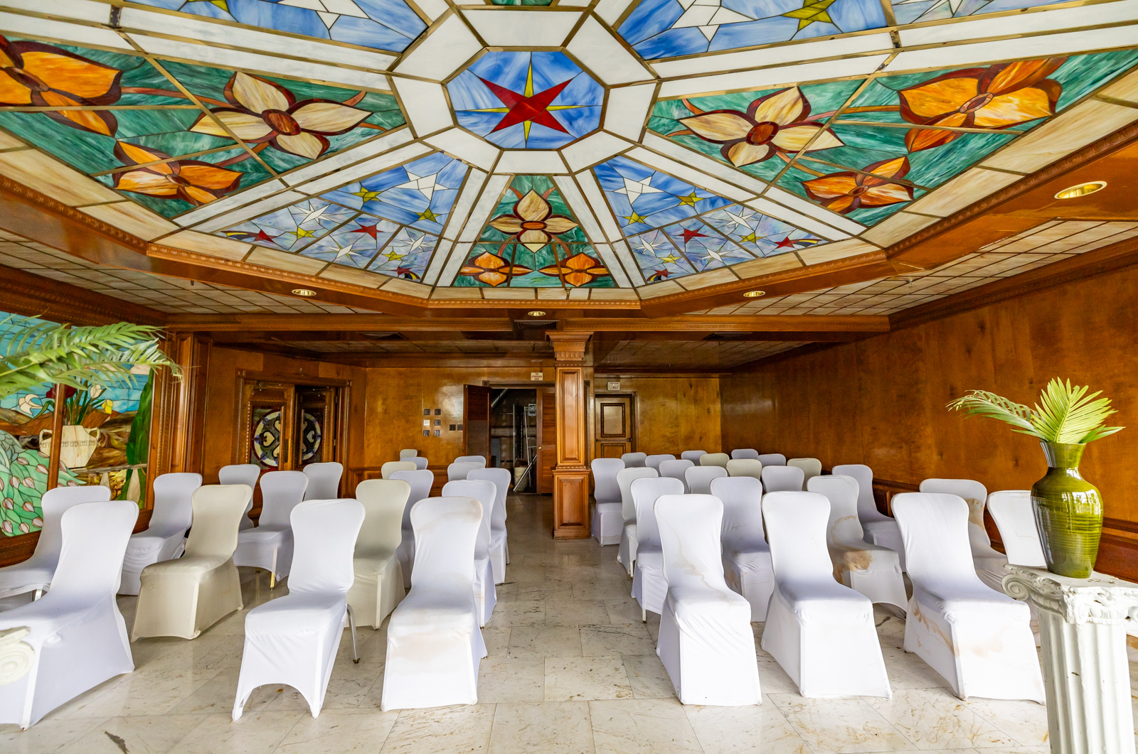 Snuffy's Pantagis Renaissance: Beautiful Abandoned Wedding Venue